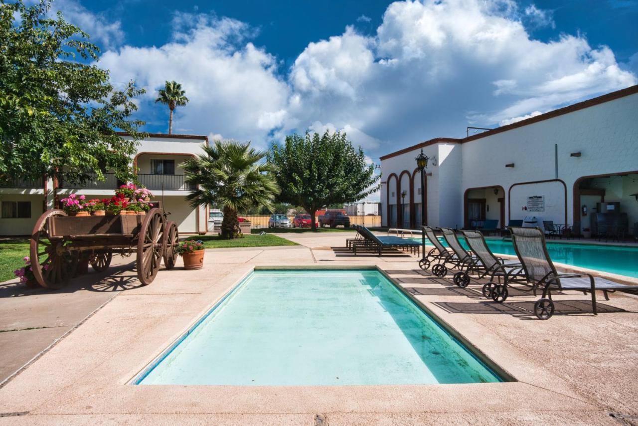 Hotel Hacienda Nuevo Casas Grandes Extérieur photo